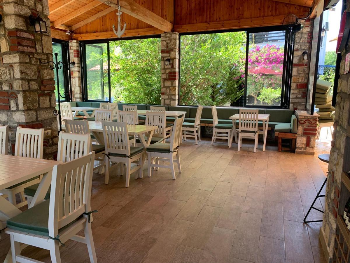 Hotel Natali Dhermi Bagian luar foto