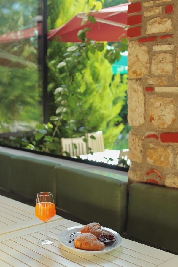 Hotel Natali Dhermi Bagian luar foto