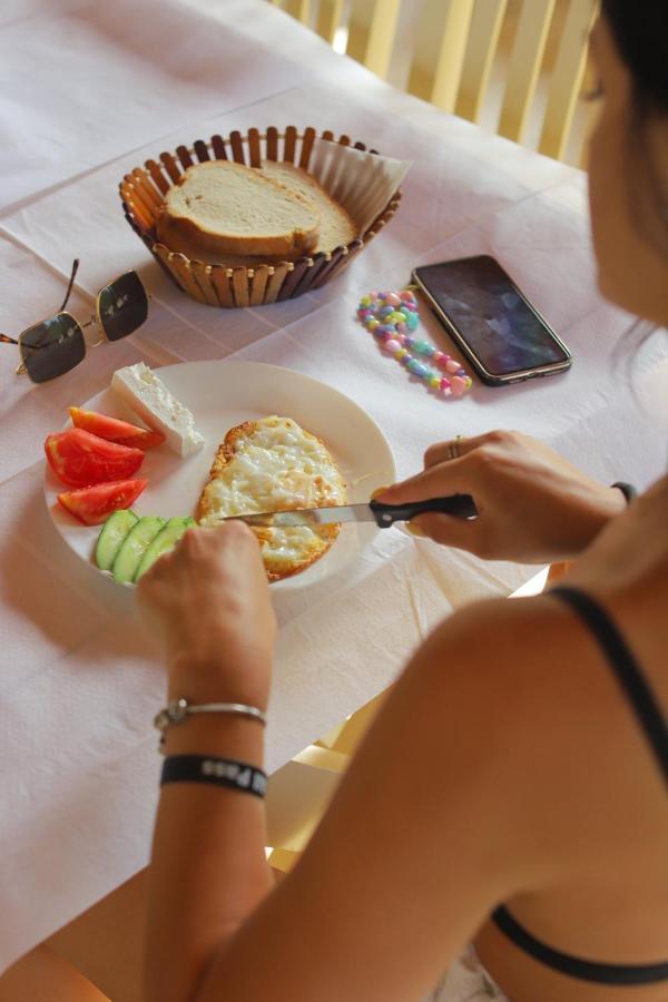Hotel Natali Dhermi Bagian luar foto